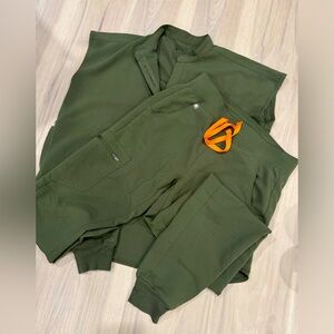 Figs Moss Rafaela Overside Scrub Top & High waisted Zamora JoggerScrub Pants